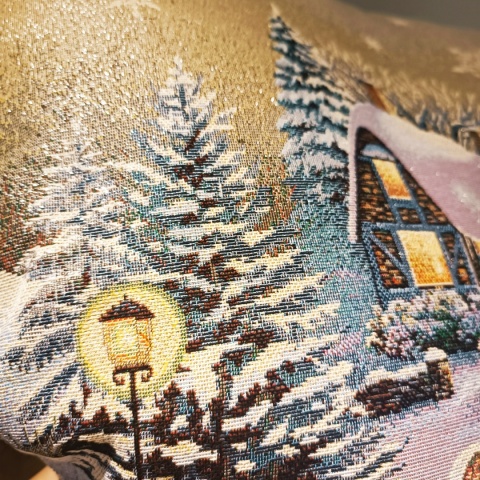 Poszewka gobelinowa domek przetykana srebrną nitką 45x45